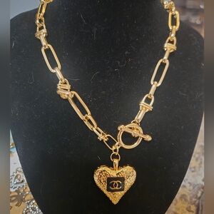 Gorgeous Gold Tone Heart Pendant Necklace With Iconic Logo